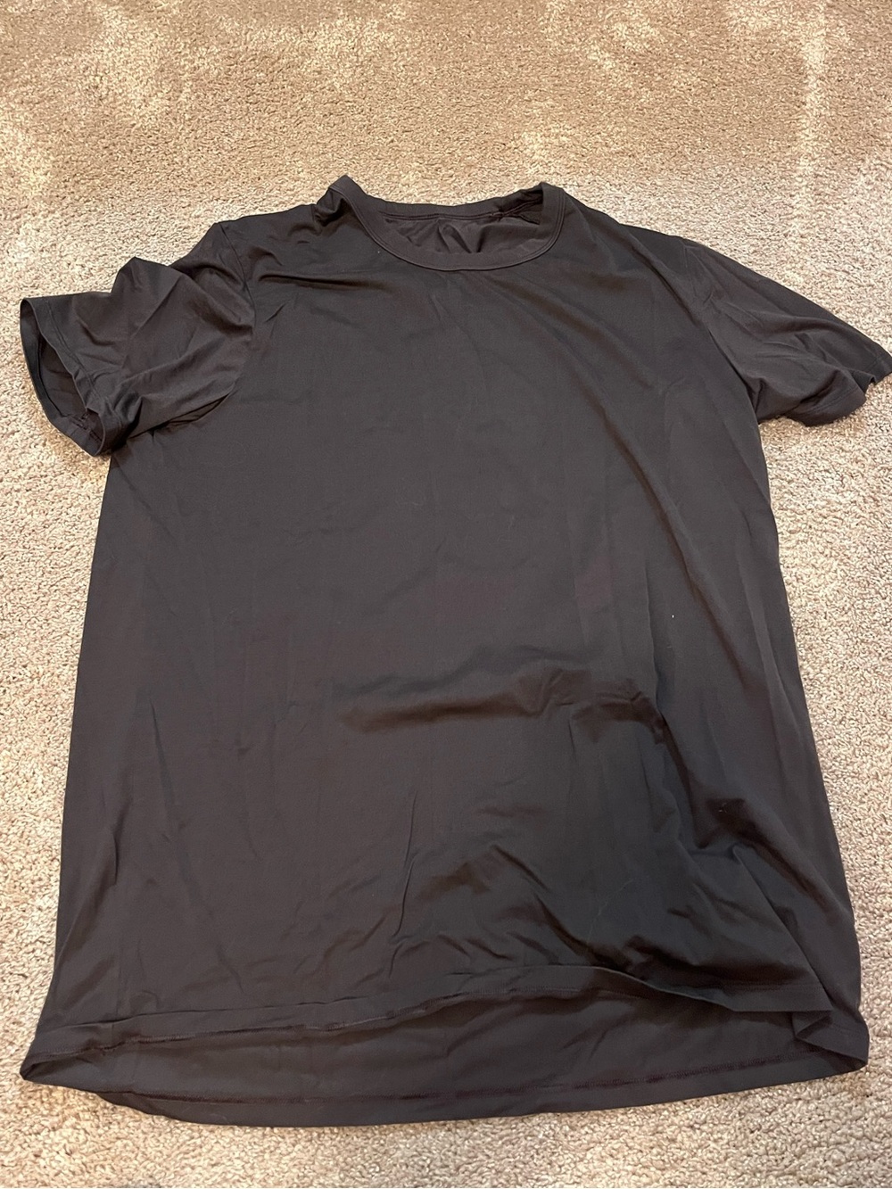Dark brown men’s lululemon tee shirt